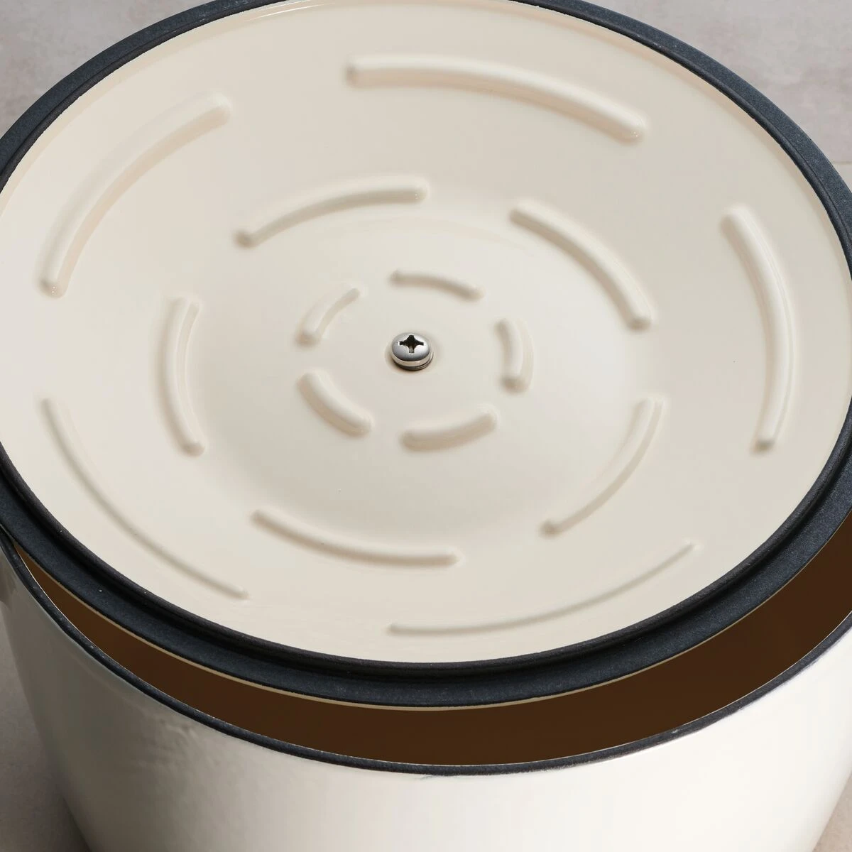 Tramontina 7 Qt Enameled Cast Iron Covered Tall Round Dutch Oven - Latte With Gold Knob 9 Tramontina 7 Qt Enameled Cast Iron Covered Tall Round Dutch Oven - Latte With Gold Knob - Image 7