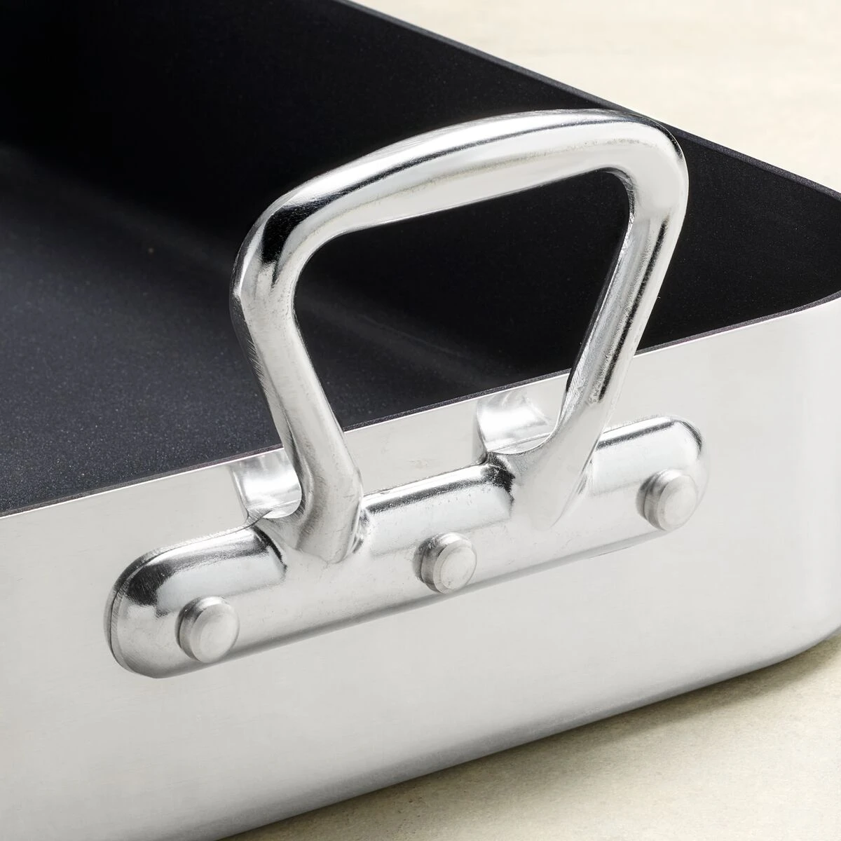 Tramontina 16 Inch Nonstick Roasting Pan With "V" Rack 6 Tramontina 16 Inch Nonstick Roasting Pan With "V" Rack - Image 4